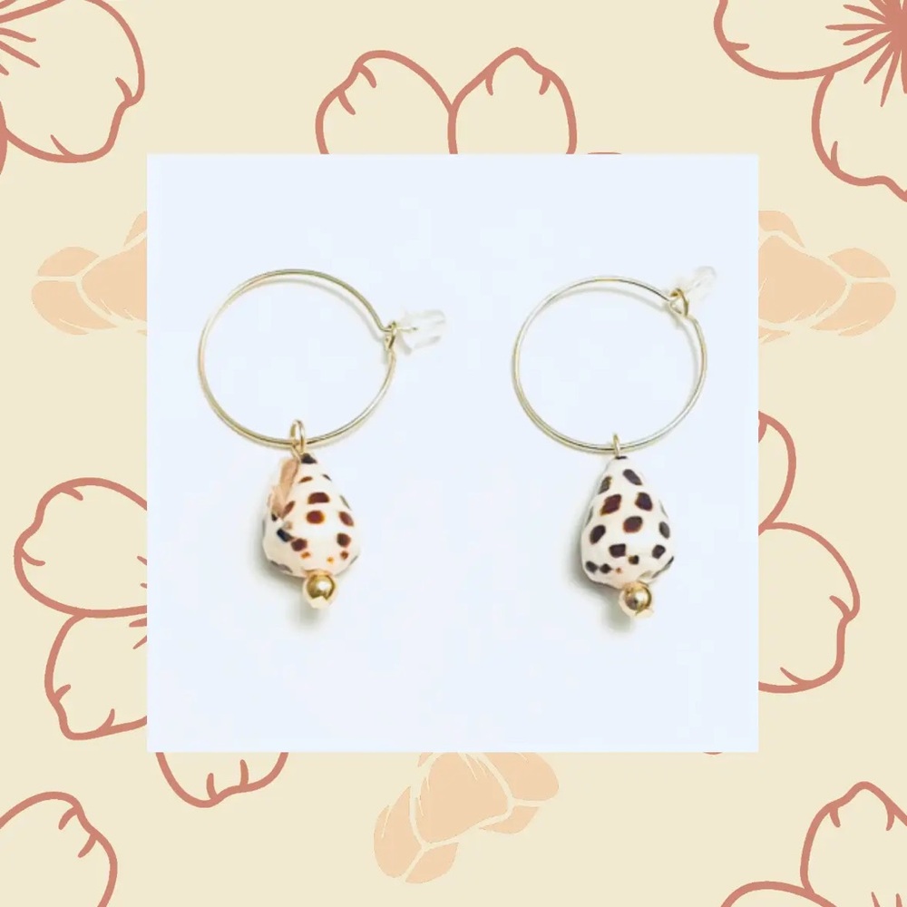 Hebrew Cone Gold Earrings NWT!